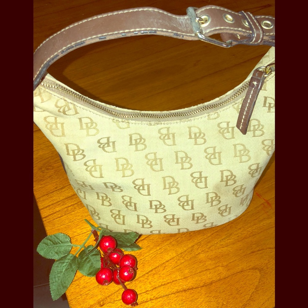 💐 Dooney & Bourke authentic, cute, bag! $5 Off!